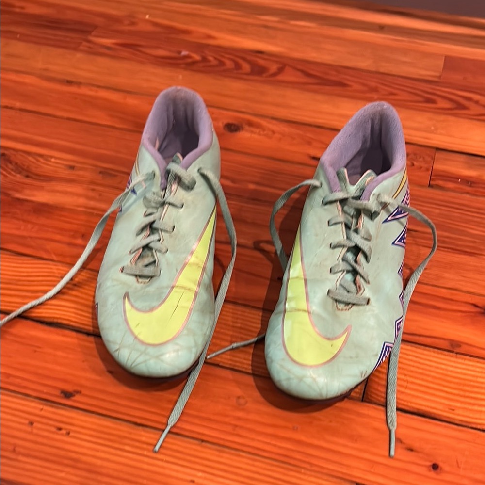 Nike hypervenom soccer cleats women’s size 7